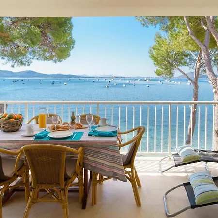 Pine Walk Seafront Apartment